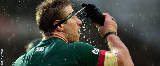 Brad Thorn splashes water on his face during a break in play for the Leicester Tigers