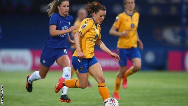 Hayley Raso playing for Everton against Chelsea last season