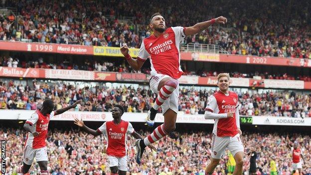 Pierre-Emerick Aubameyang celebrates