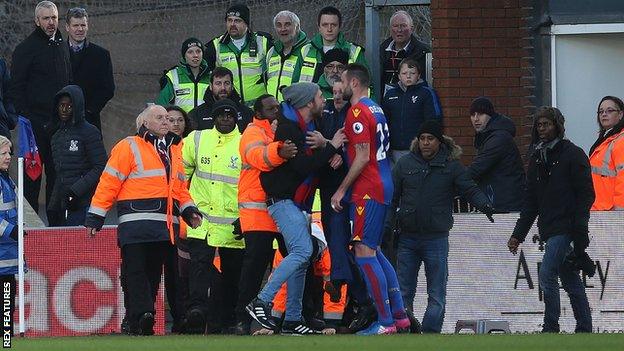 A Crystal Palave fan confronts Damien Delaney