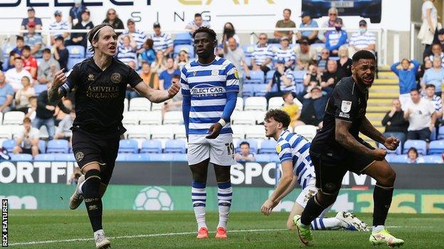 Stefan Johansen celebrates goal