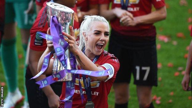 Alex Greenwood celebrating winning the Women's Championship in 2019