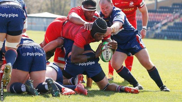 Maro Itoje scores Saracens' third try against Doncaster