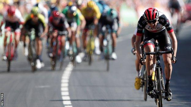 Dan Martin wins stage six of the Tour de France