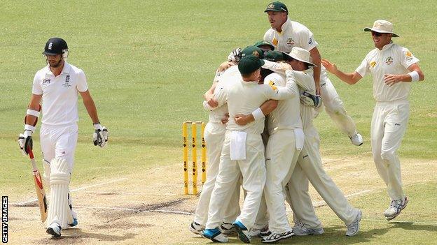 James Anderson and Australia players