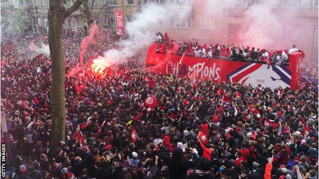 Lille bus parade