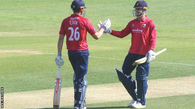 Alastair Cook and Ryan ten Doeschate