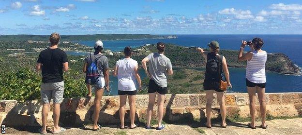 England players go sightseeing