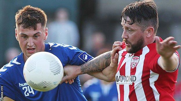 Paudie O'Connor of Limerick competes with Derry striker Rory Patterson at the Brandywell