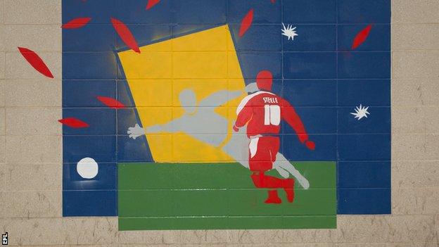 Lee Steele's goal in street art