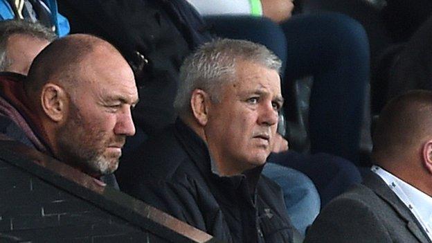 Warren Gatland (R) with Wales forwards coach Robin McBryde