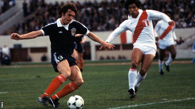 Joe Jordan scoring against Peru