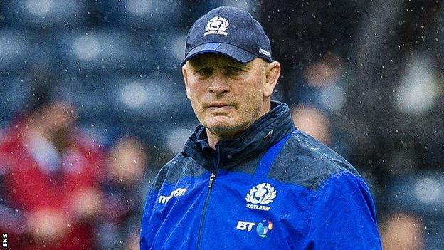 Vern Cotter oversees a Scotland pre-match warm-up