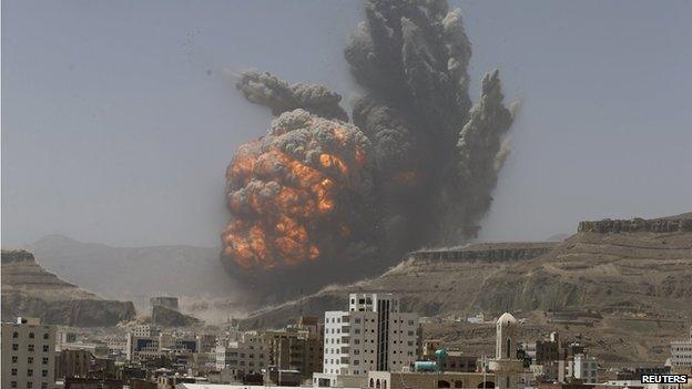 Air strike hits weapons depot in Sanaa