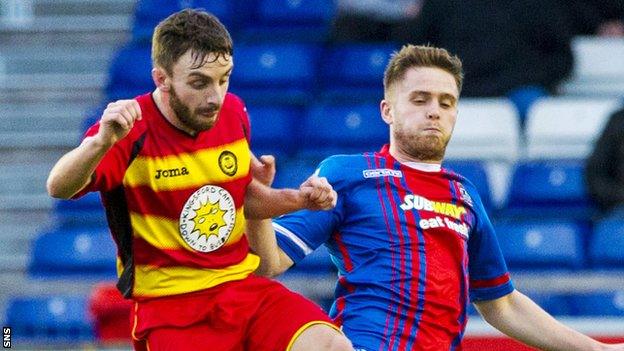 Steven Lawless (left) in action for Partick Thistle