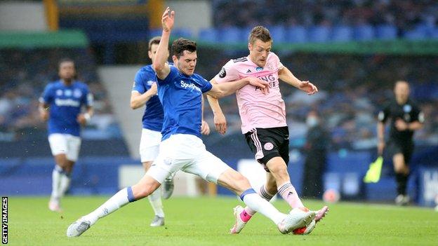Michael Keane tackles Jamie Vardy