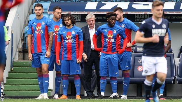 Roy Hodgson (centre) and Crystal Palace players