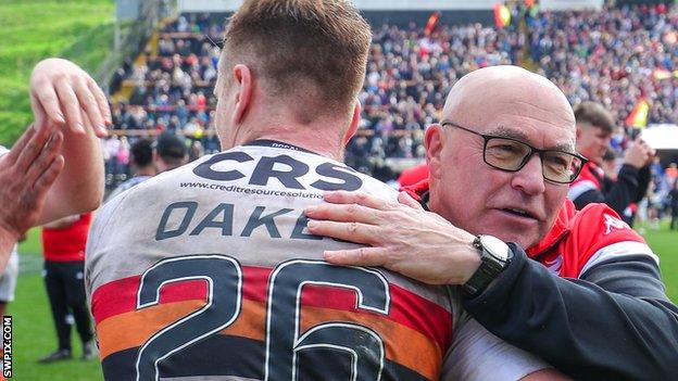 John Kear embraces Ross Oakes