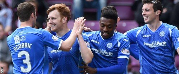 St Johnstone celebrate Liam Craig's(number 26) opening goal