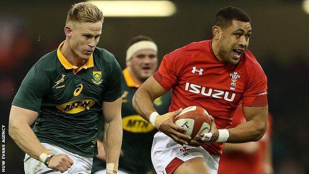 Taulupe Faletau runs clear of the South African defence in Wales' 24-22 win in December 2017