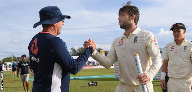 Ben Foakes is congratulated by Trevor Bayliss