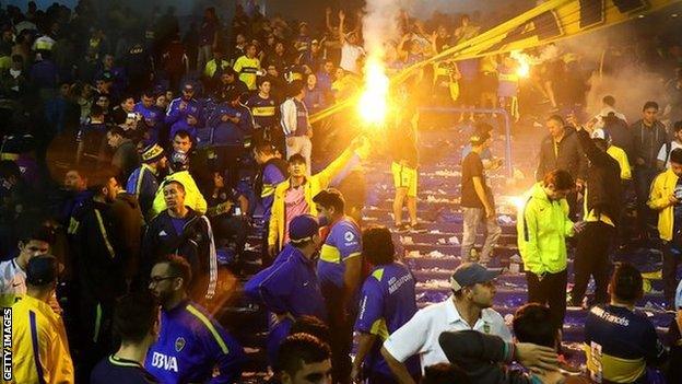 Boca Junior fans