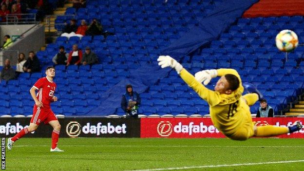 Daniel James came off his left wing to beat Maskim Plotnikov in the far corner