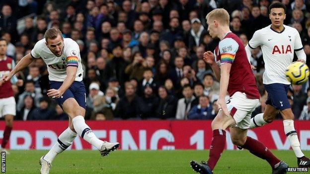 Harry Kane scores Tottenham's first