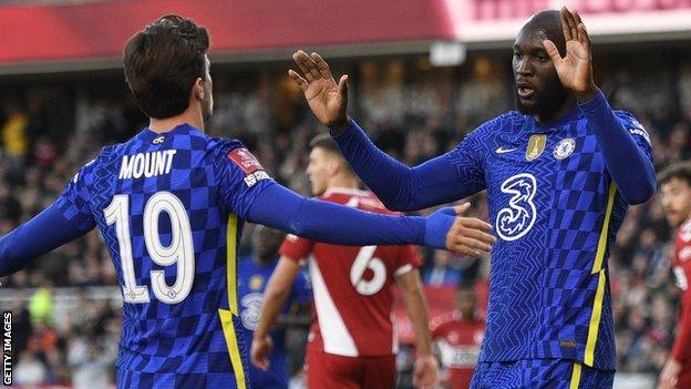 Romelu Lukaku celebrates his goal with Mason Mount