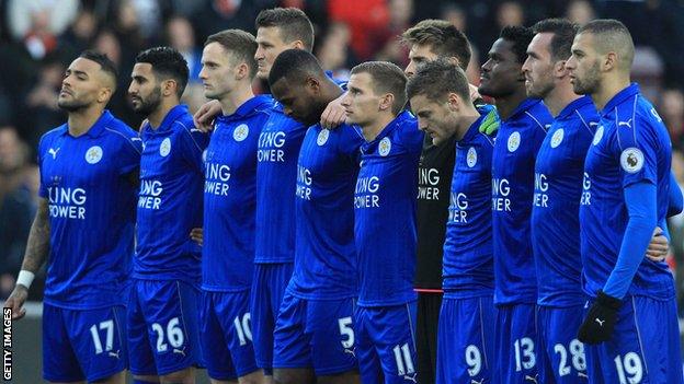 Leicester's players observe minute's silence