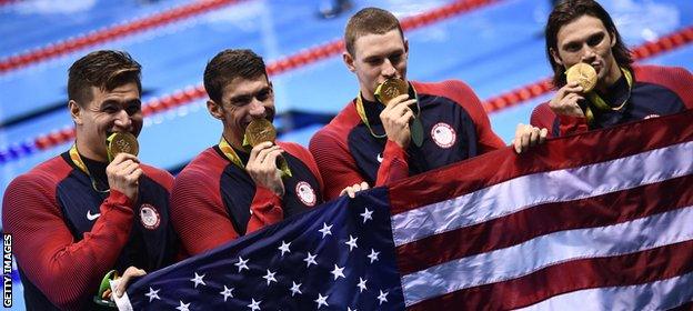 Phelps (second left) celebrates victory with his team-mates