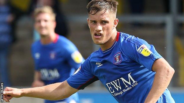 Jerry Yates in action for Carlisle United