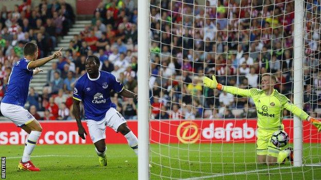 Romelu Lukaku (centre) scores for Everton