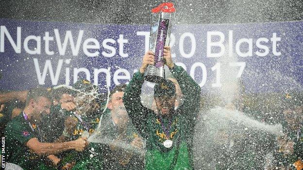 Notts Outlaws celebrate T20 Blast win