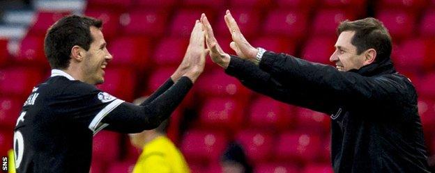 Ryan McGowan and Jackie McNamara celebrate with Dundee United