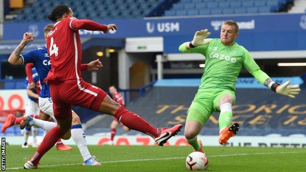 Jordan Pickford and Virgil van Dijk during the Merseyside derby