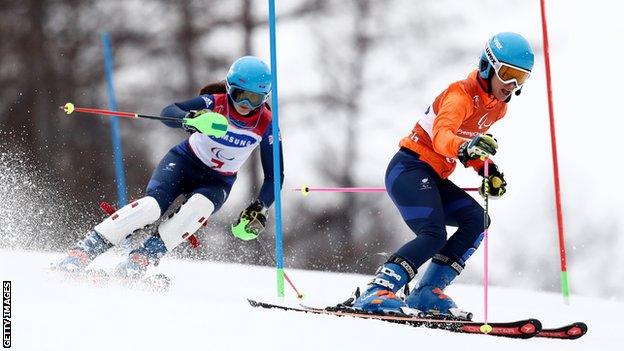 Menna Fitzpatrick and her guide Jen Kehoe in action at the Paralympicd