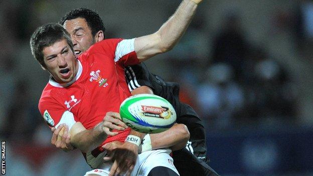 Justin Tipuric playing sevens in 2009