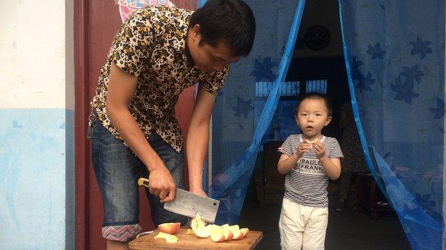 Yangyang with his father