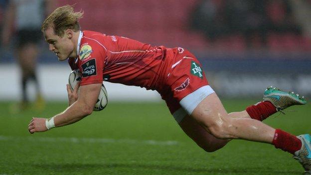 Aled Davies scores for Scarlets