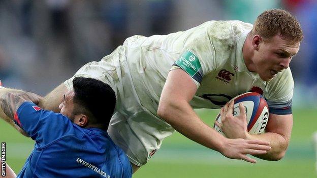 Sam Simmonds in action for England against Italy