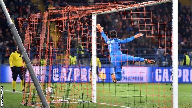 Alisson cannot save Fred's free-kick