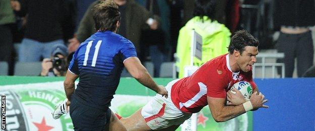 Mike Phillips scores for Wales against France in the semi-final of the 2011 World Cup