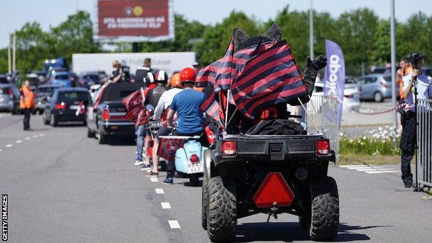 Fans drive to the MCH Arena