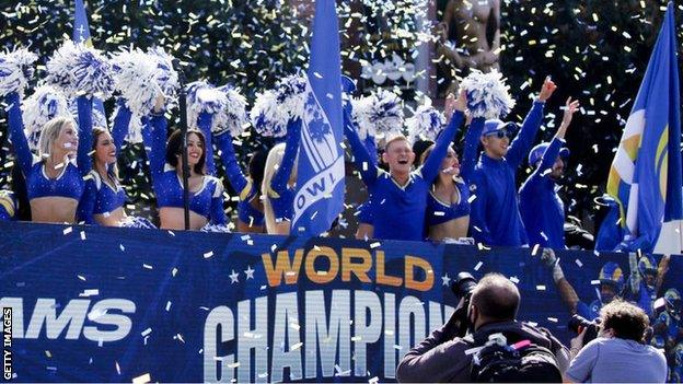 Cheerleaders at the Los Angeles Rams' trophy parade