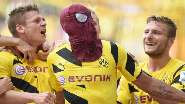 Aubameyang Spiderman celebration