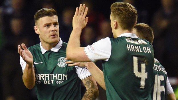 Anthony Stokes celebrates with his Hibernian team-mates