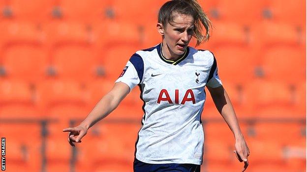 Abbie McManus in action for Tottenham