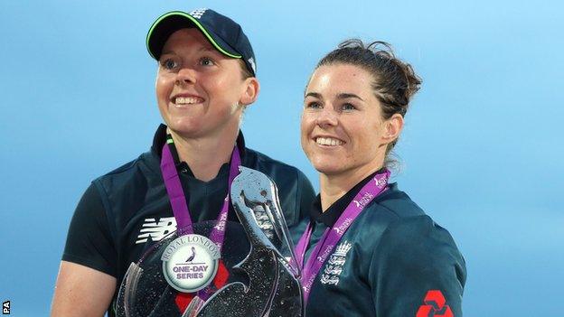 Heather Knight and Tammy Beaumont