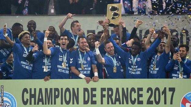 Strasbourg players lift title